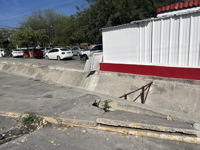Se deteriora canal pluvial en Campo Redondo