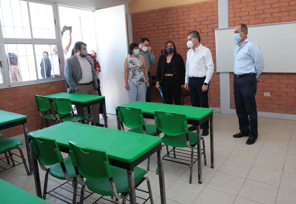 Entrega Riquelme nueva escuela, lleva el nombre de Luis Horacio Salinas