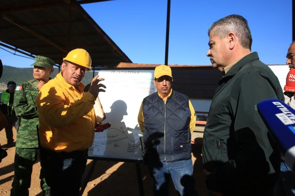 350 hombres y cinco helicópteros en el combate a incendios