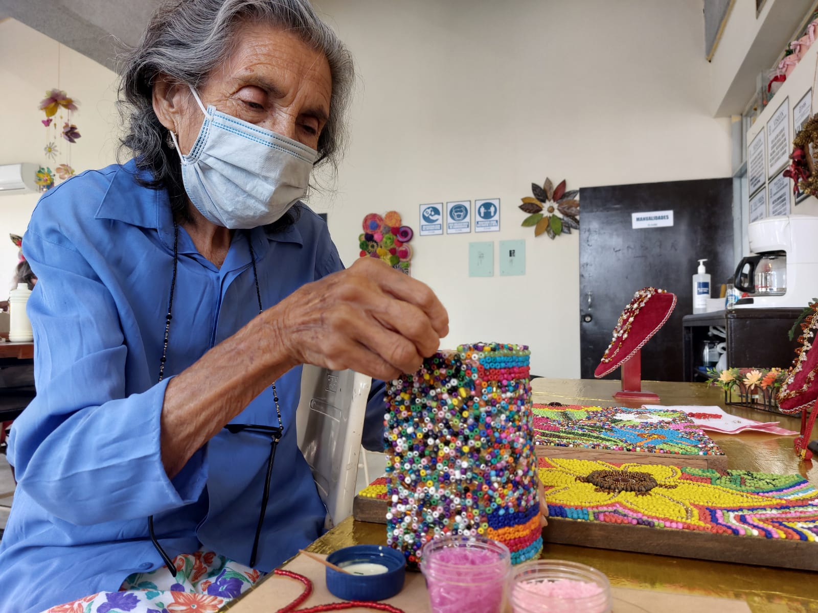 Transforman vida de abuelita de 87 años, olvida penas y sana heridas