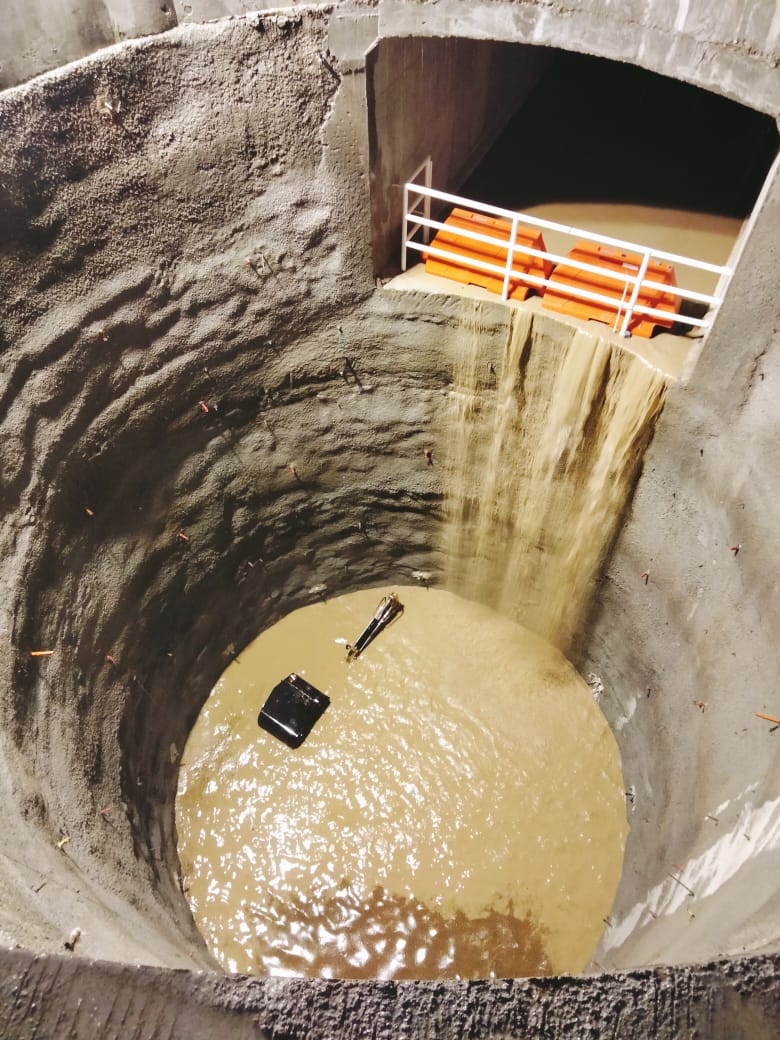 Por inundación, pierde la CFE maquinaria pesada en Pasta de Conchos 