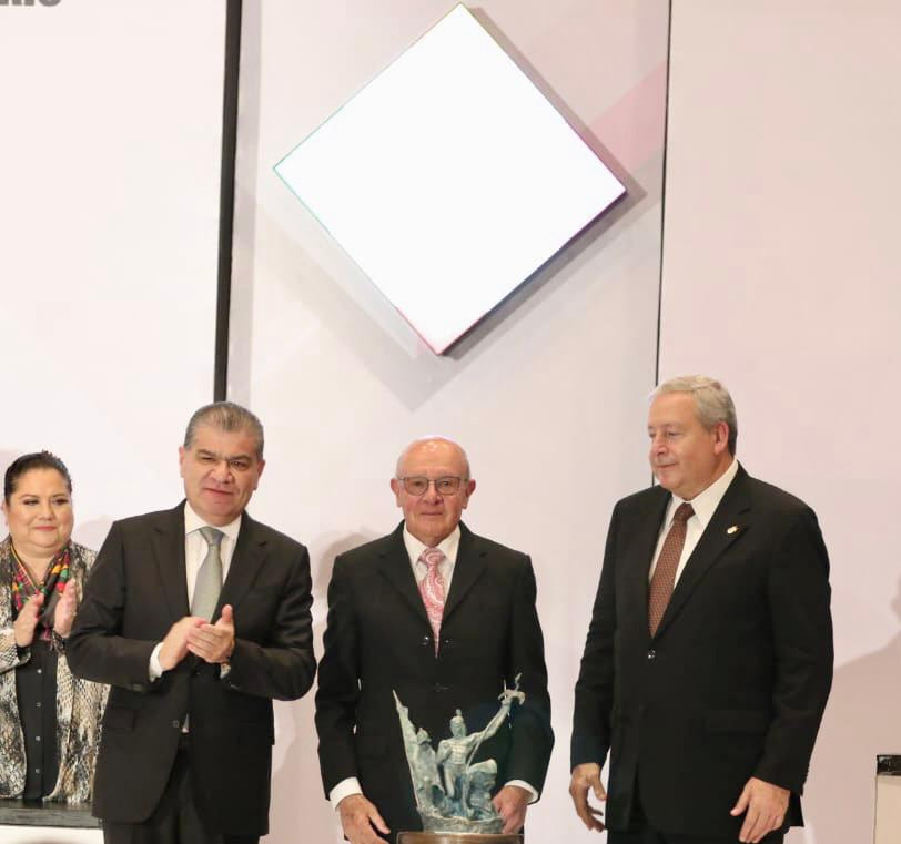 Reconocen entrega, servicio y amor por Saltillo
