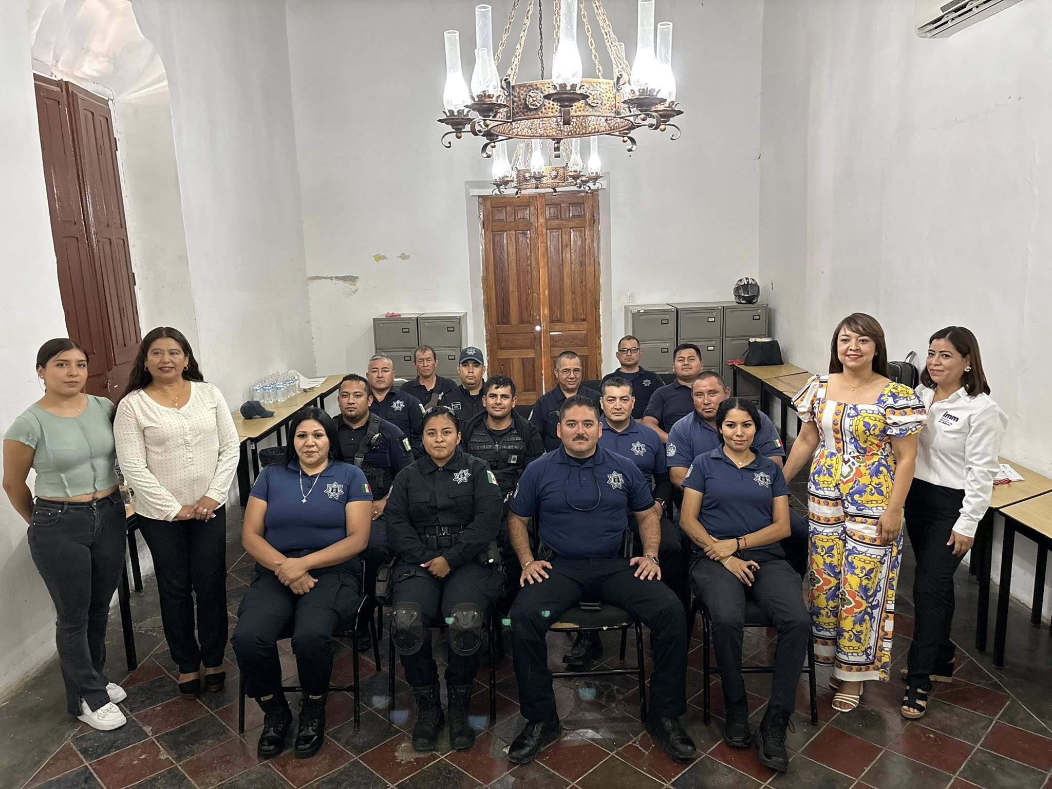 Instruyen a policías de Parras en control de emociones