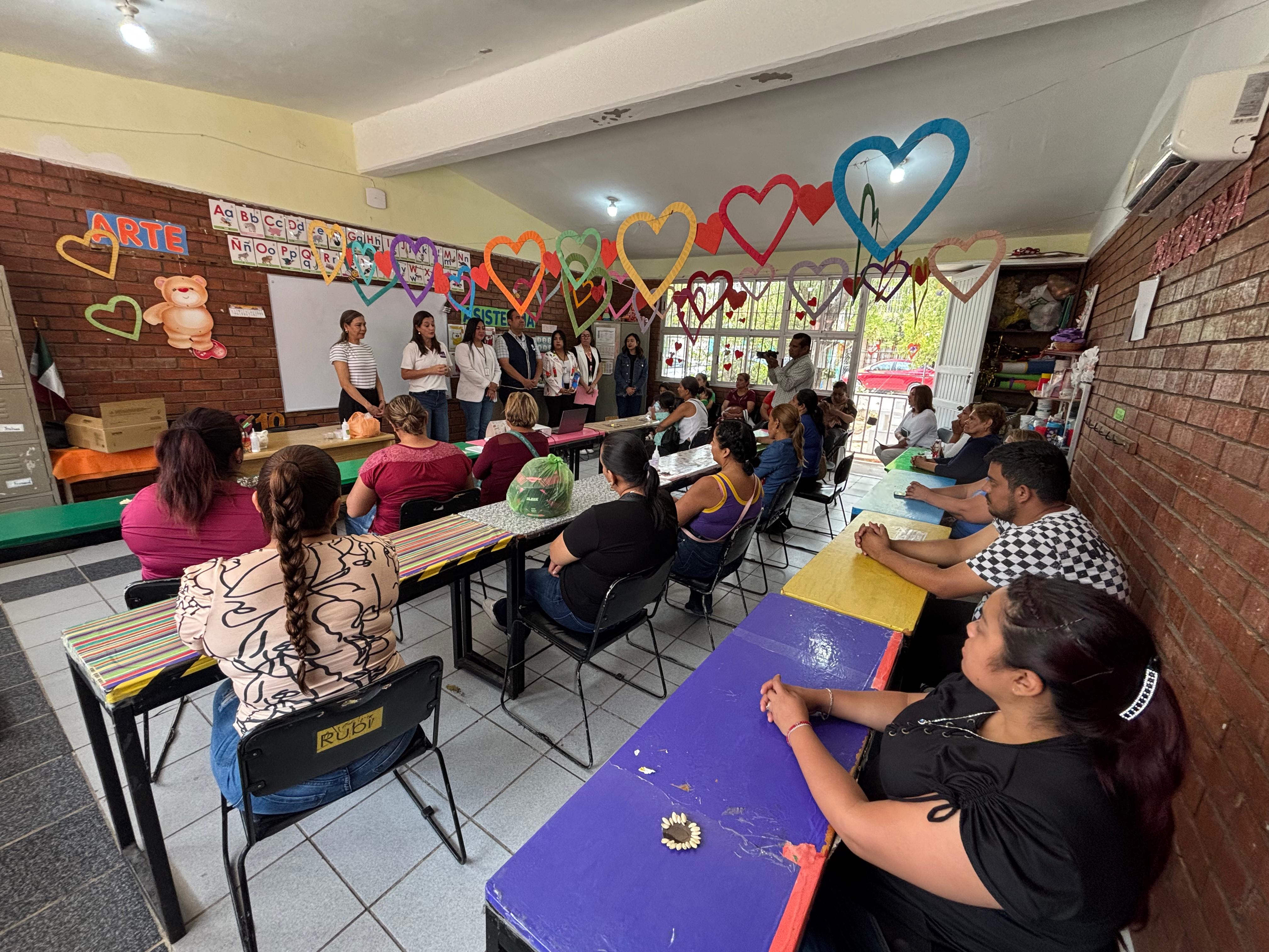 Imparte PRONNIF plática sobre derechos humanos
