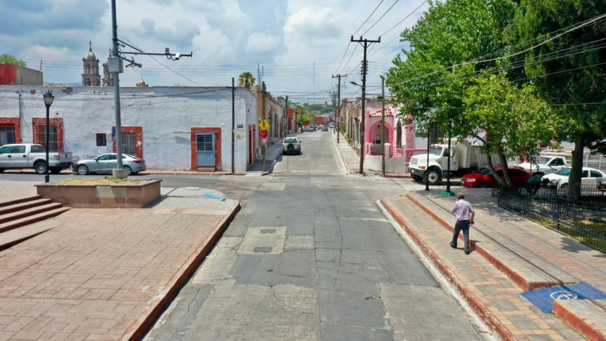 Inicia Chema Fraustro rehabilitación de calle General Cepeda
