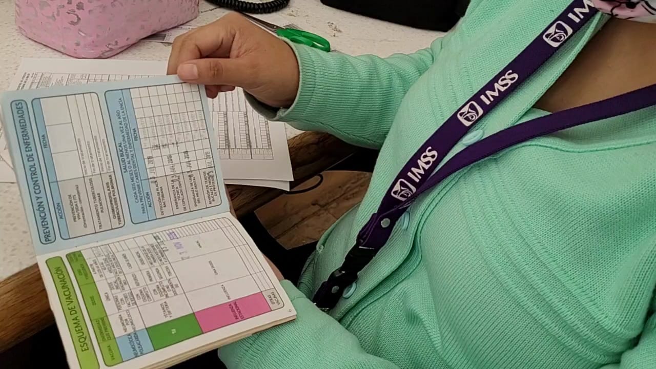 Destaca IMSS importancia de la Cartilla Nacional de Salud