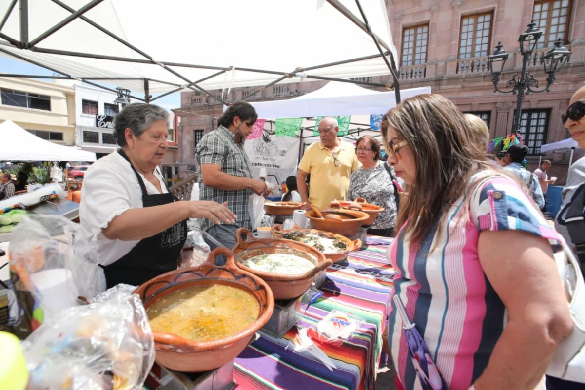 Disfrutan saltillenses y visitantes el 7º Festival de las Cazuelas