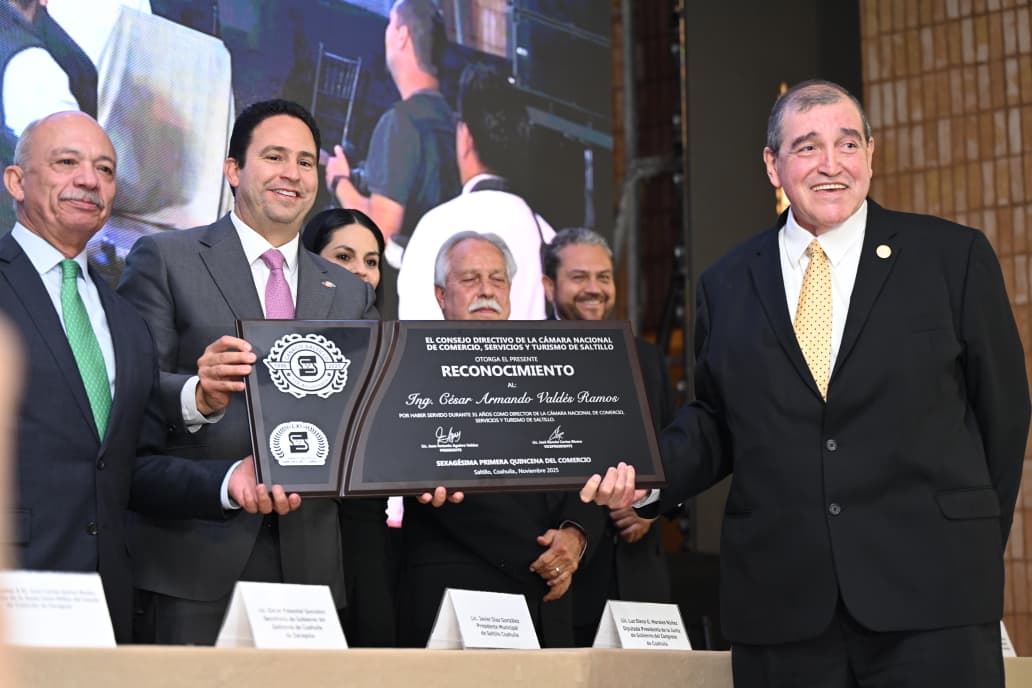 Reconoce Javier Díaz a comerciantes distinguidos