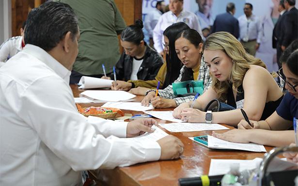 Contrata IMSS a más de dos mil especialistas en dos días 