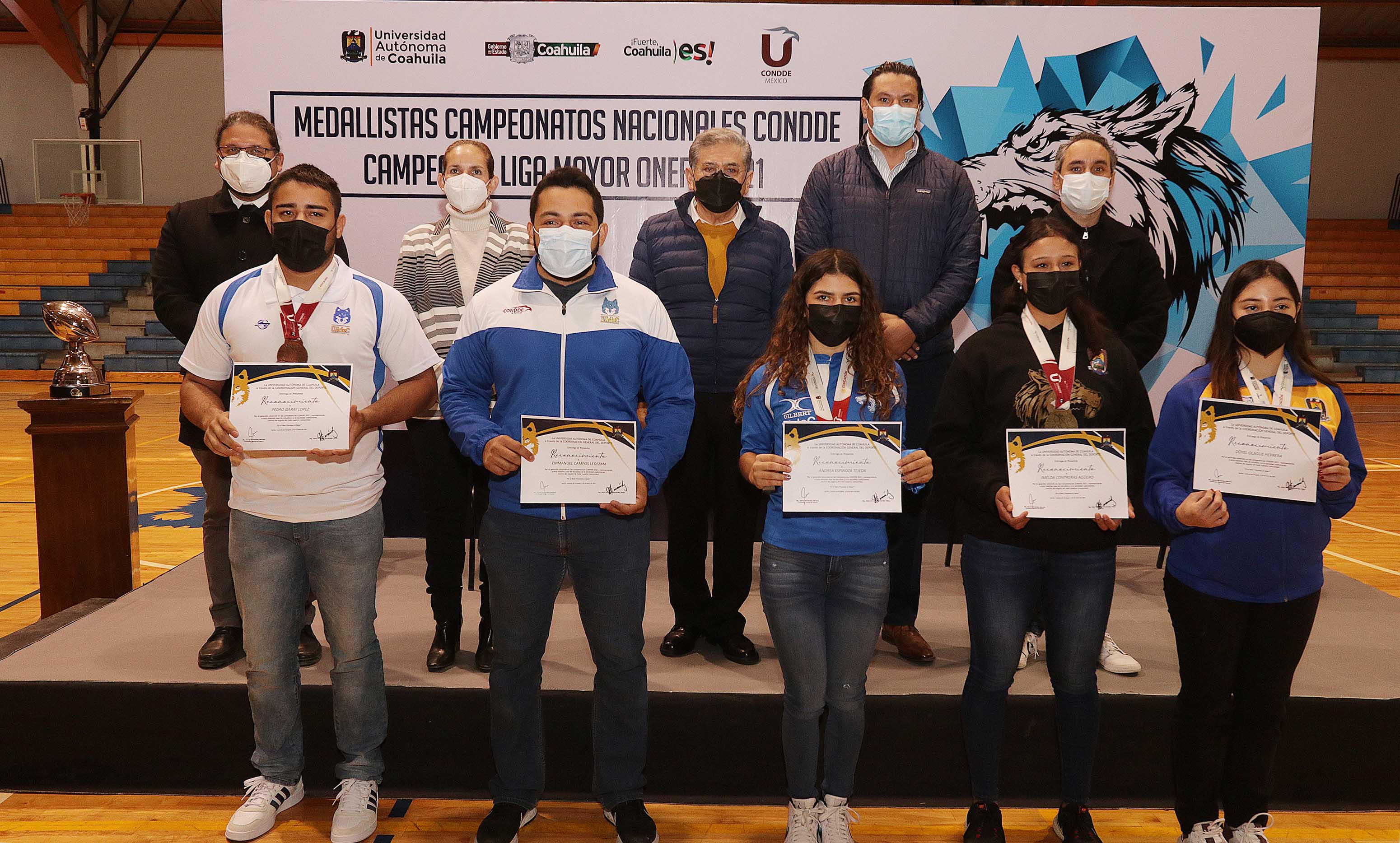 Reconocen a destacados deportistas y entrenadores universitarios