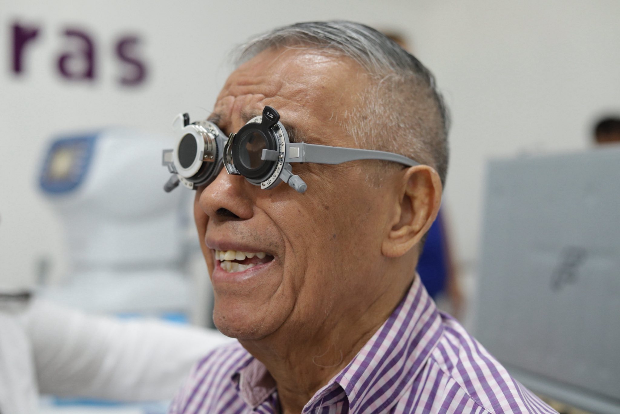 Entregan lentes gratuitos a 250 parrenses
