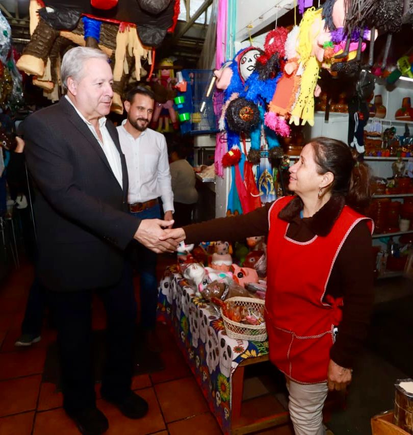 Celebran Chema Fraustro y locatarios 66 años del Mercado Juárez