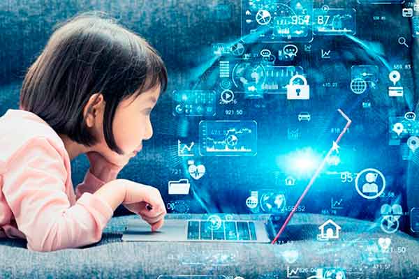 Recuerdan importancia de supervisión adulta en uso de tecnología por menores