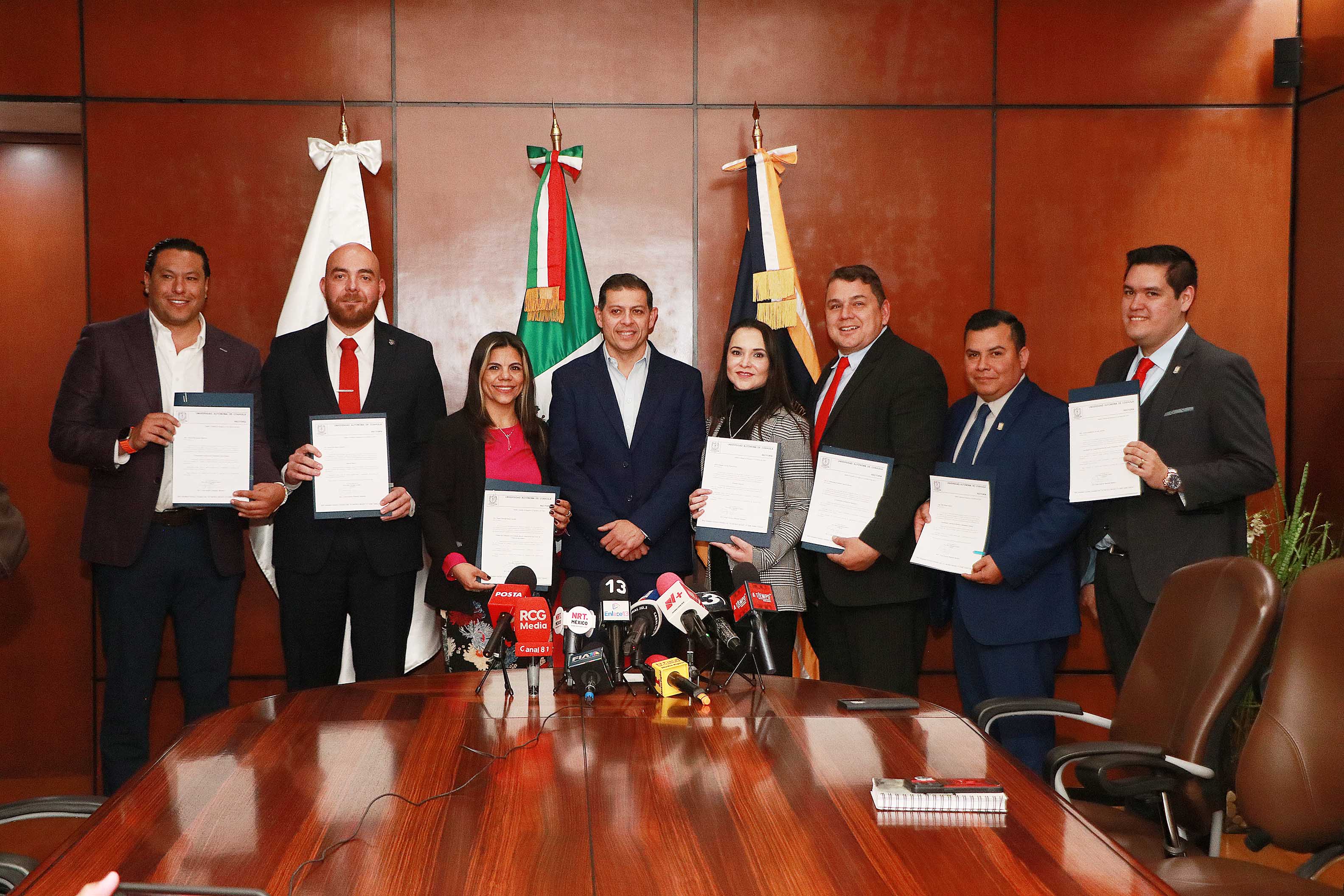 Entrega Rector de la UAdeC más nombramientos