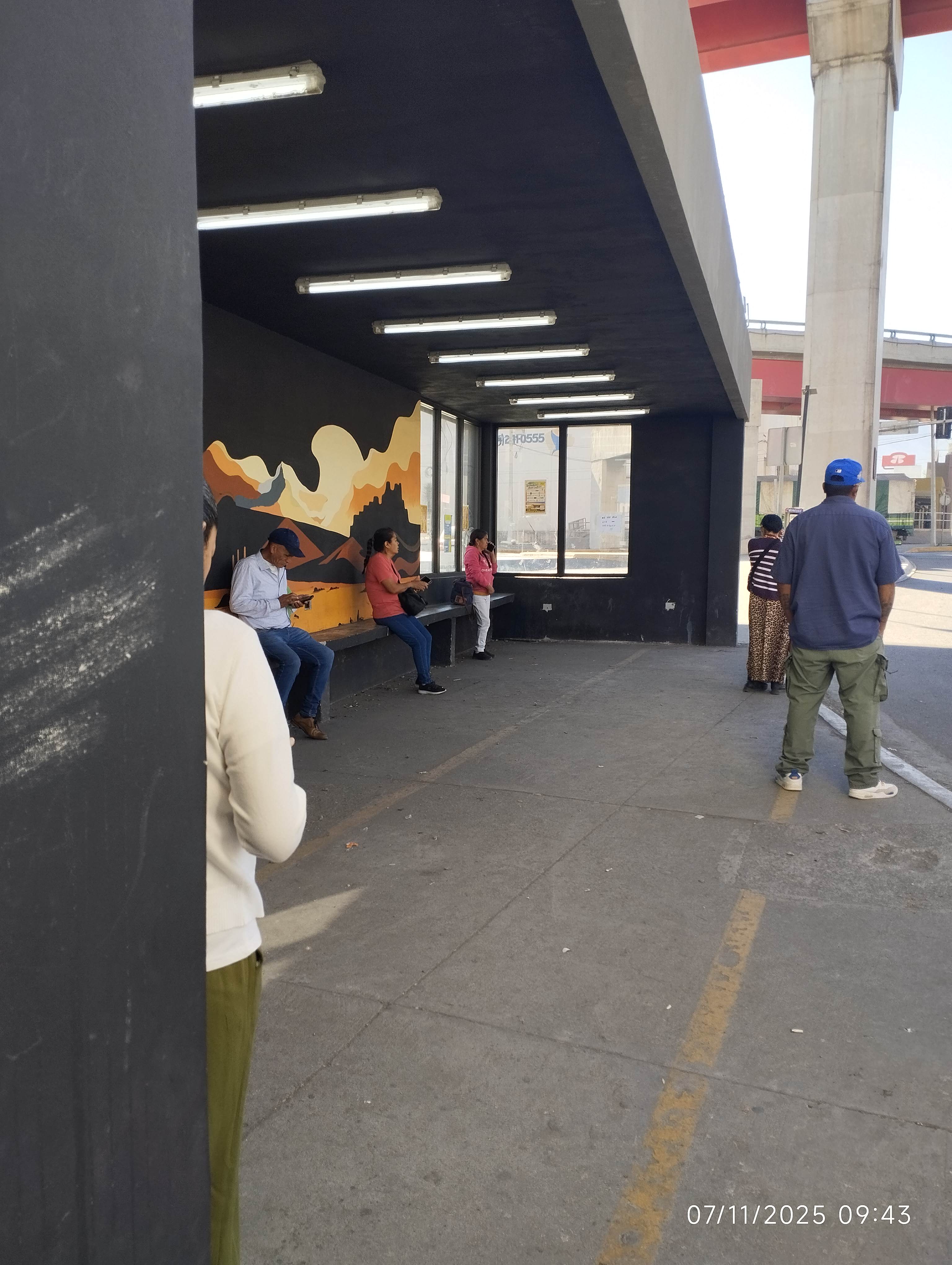 Vandalizan parabuses de El Sarape 