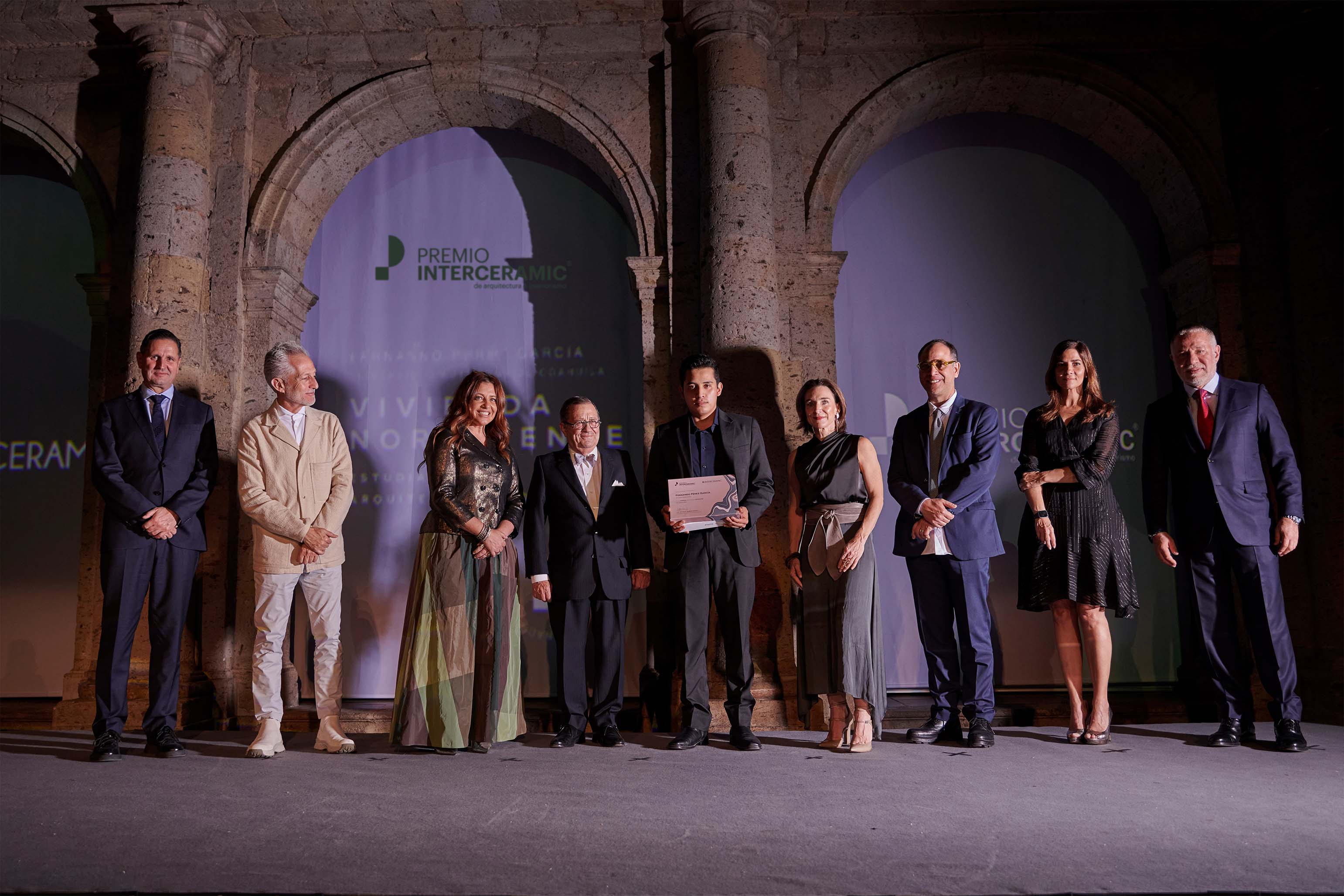 Recibe alumno de la UAdeC Premio Interceramic de Arquitectura en Jalisco