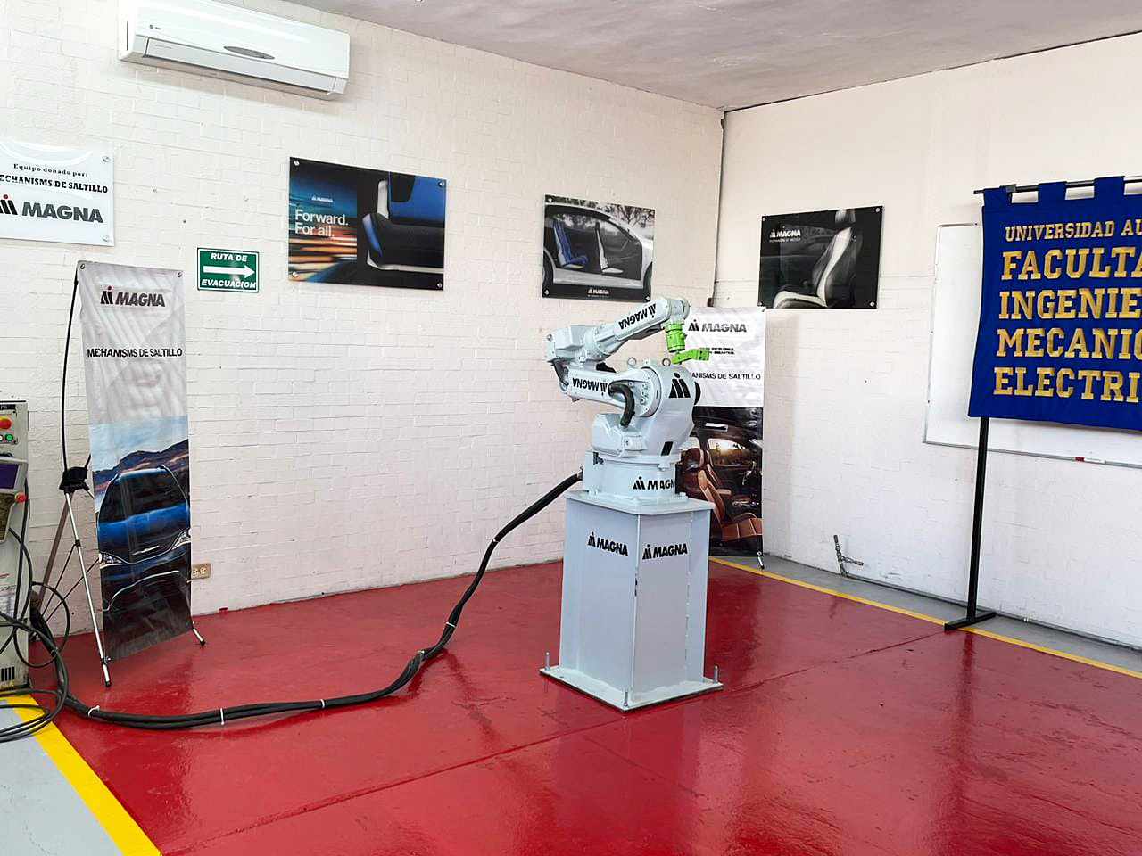 Inauguran laboratorio de robótica y manufactura automatizada