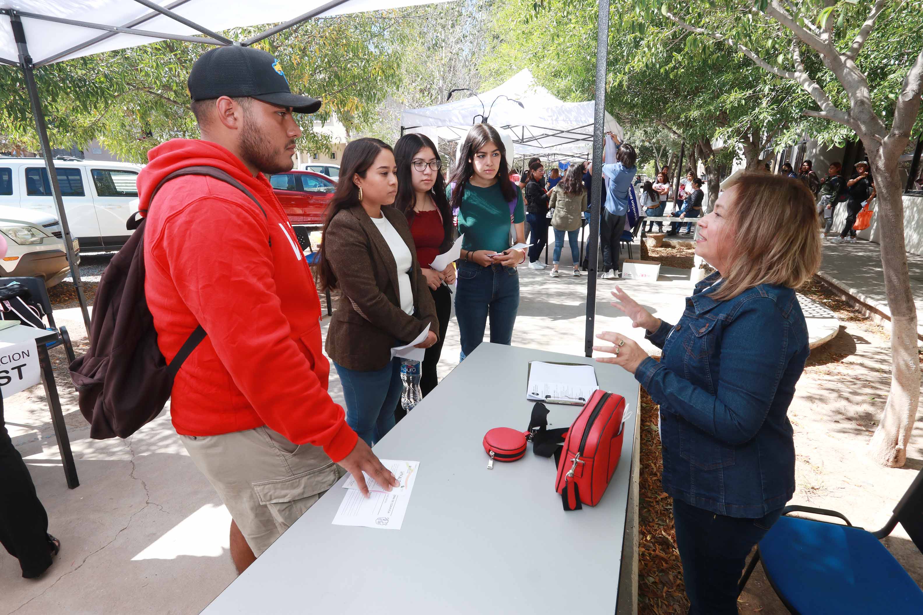 Impulsa UAdeC ‘Feria de Instituciones’ en Trabajo Social