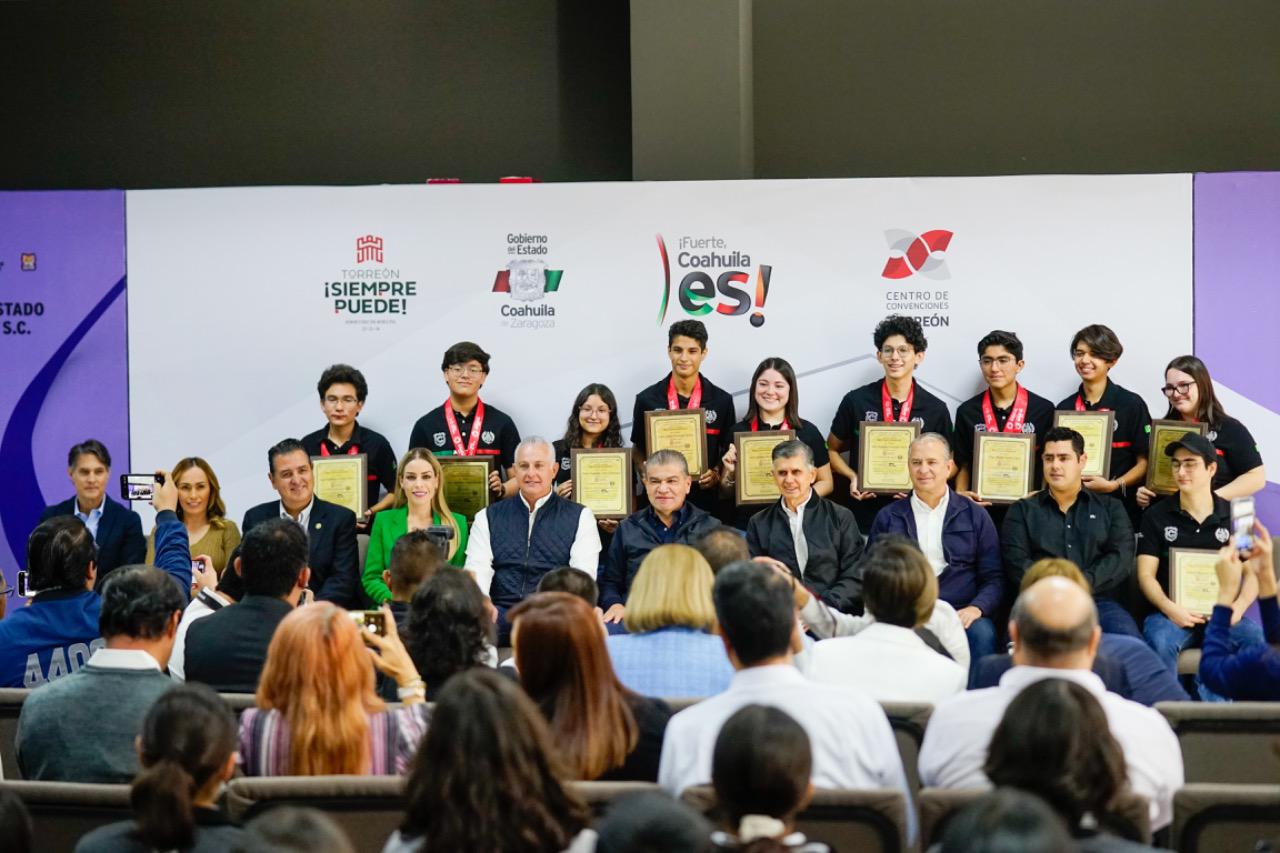 Obtienen alumnos del Colegio Cervantes de Torreón medalla Albert Einstein en Suiza
