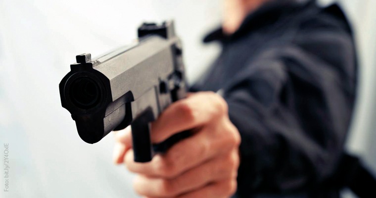 Explican mayor riesgo de violencia a mujeres con acceso a armas de fuego