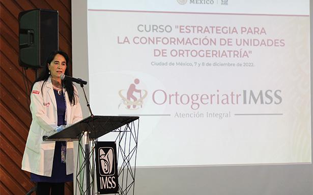 Refuerza IMSS capacitación para atender a adultos mayores