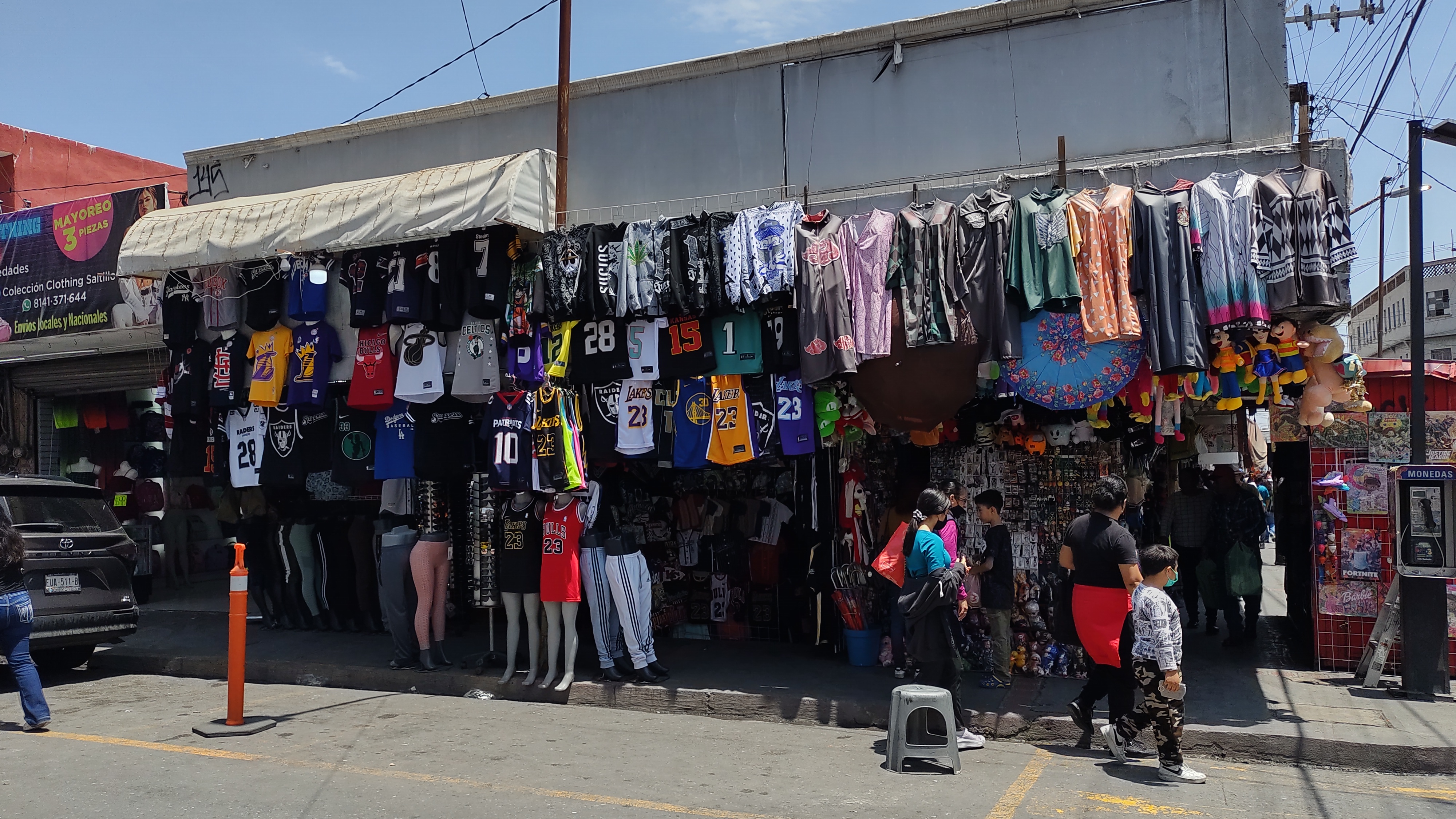 Invaden comercios banquetas y calles del Centro Histórico