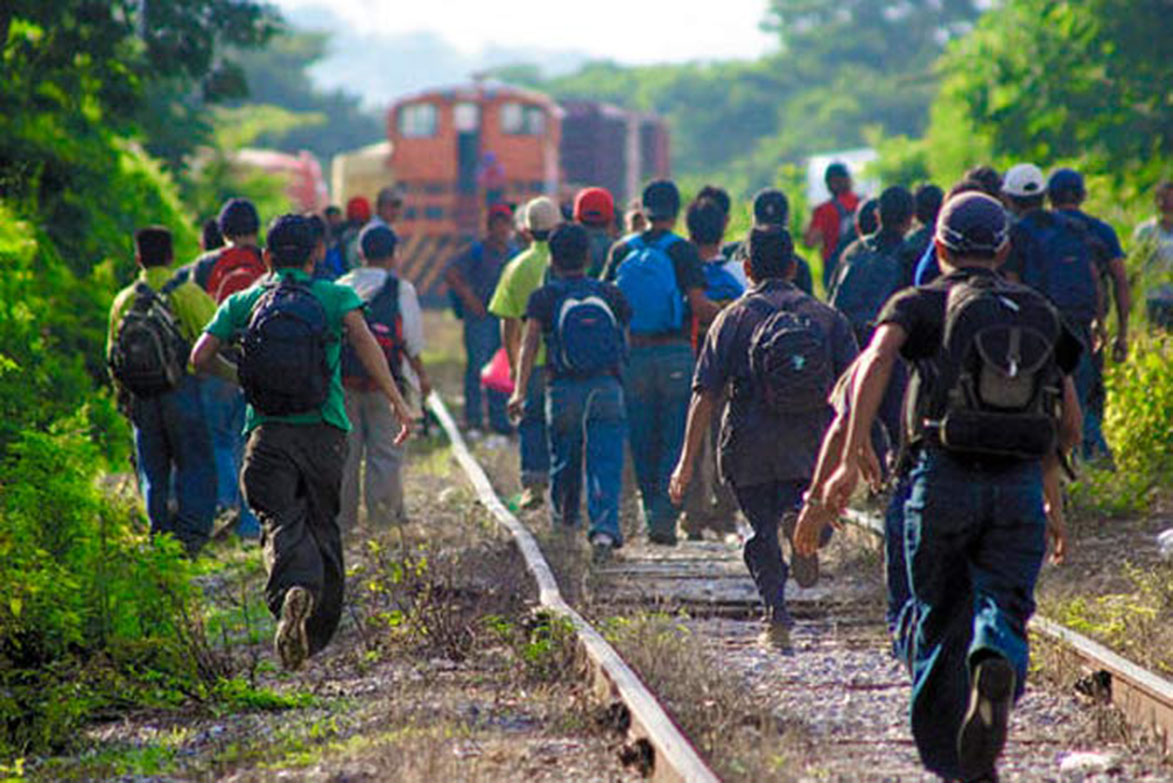 Más de 30 mil mexicanos fueron abandonados por ‘coyotes’ en su paso a EU