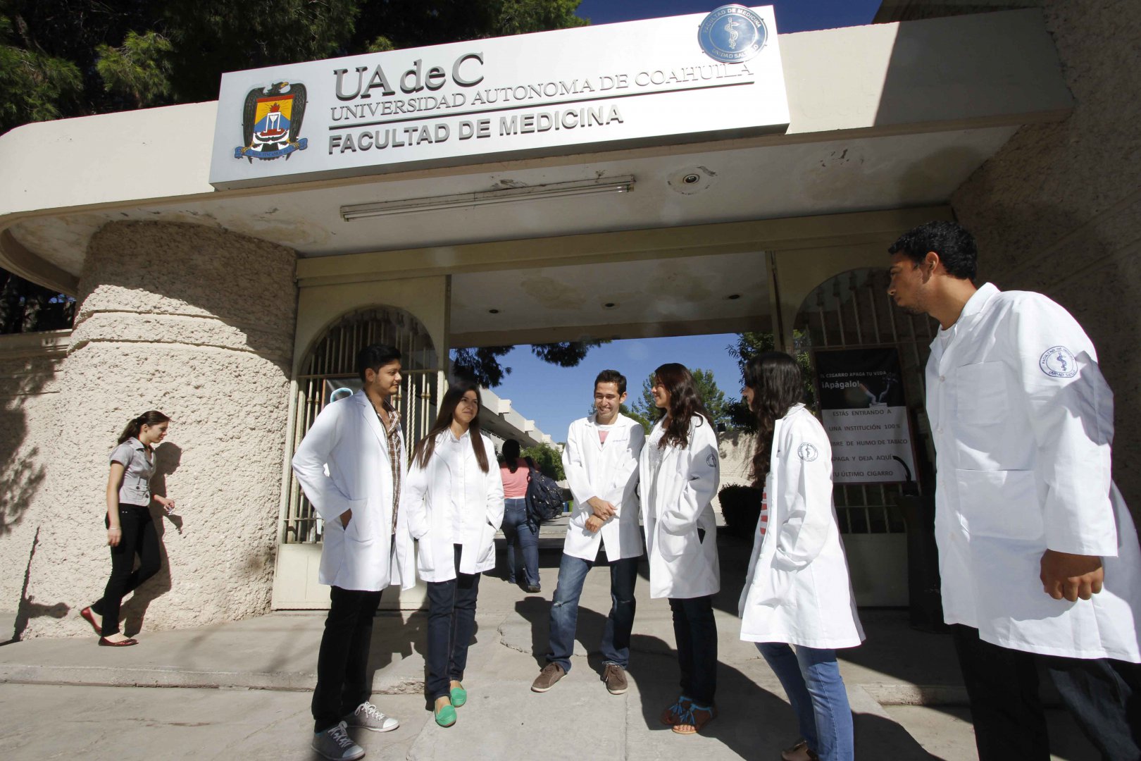 Condena rector de UAdeC importar médicos cubanos