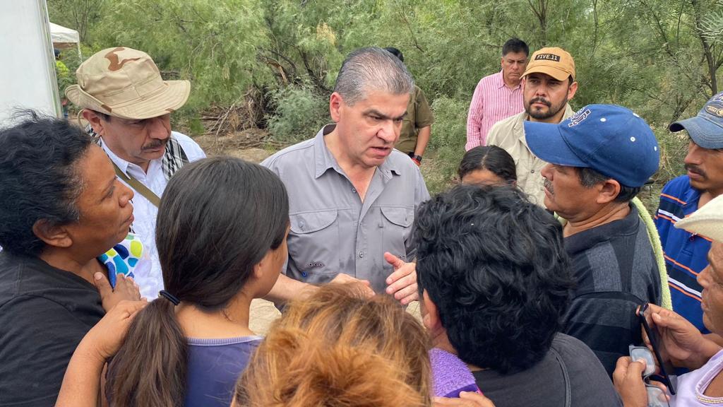 Atienden a familias de mineros en Agujita