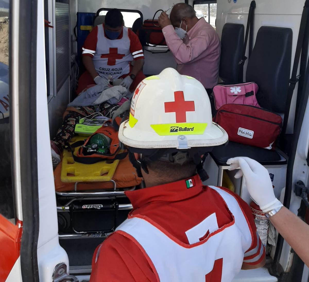 Atienden a 150 migrantes abandonados en la caja de un tráiler en Monclova