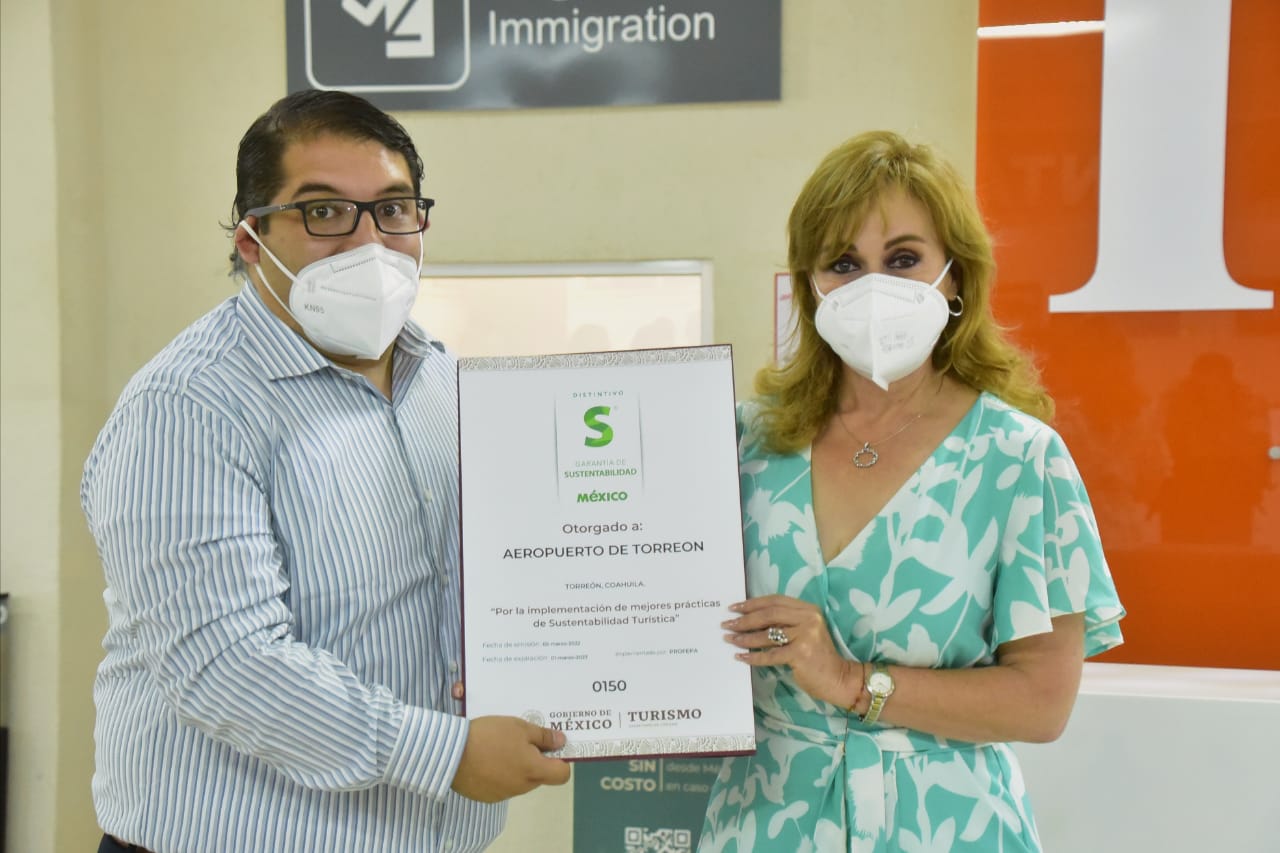 Entregan distintivos de higiene y sustentabilidad al Aeropuerto de Torreón